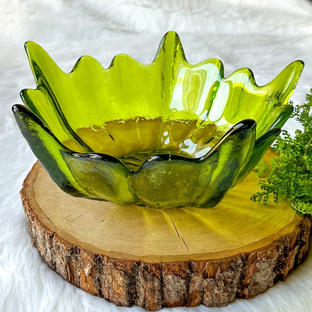 VTG Viking Epic Stockholm Green Spiked Lotus Bowl Wayne Husted Art Glass…